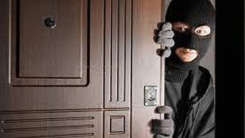 Massive robbery at the house of a retired fire force officer in Thiruvananthapuram