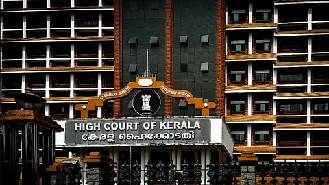 kerala High Court Notice to State Govt on stamp paper shortage