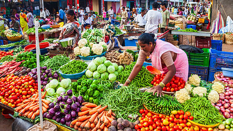 വില കുതിച്ചുയരുന്നു; കരിഞ്ചന്തയും പൂഴ്ത്തിവയ്പ്പും കണ്ടെത്താൻ സ്പെഷ്യൽ ബ്രാഞ്ച്
