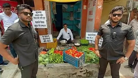 തക്കാളിക്ക് 'സുരക്ഷാ ജീവനക്കാരെ' നിയമിച്ച കച്ചവടക്കാരൻ അറസ്റ്റിൽ (Video)