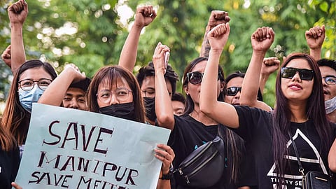 മെയ്തെയ് വിഭാഗത്തിൽപ്പെട്ട സ്ത്രീകളുടെ സംരക്ഷണം ഉറപ്പാക്കണമെന്നാവശ്യപ്പെട്ട് കുകി വിഭാഗക്കാരായ സ്ത്രീകൾ സംഘടിപ്പിച്ച മനുഷ്യച്ചങ്ങലയിൽനിന്ന്.