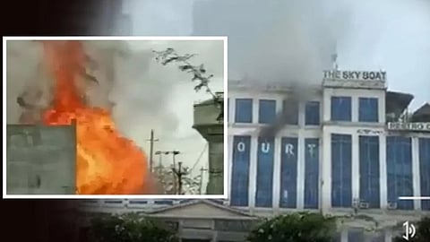 ഗ്രേറ്റർ നോയിഡ മാളിൽ തീപിടിത്തം; രക്ഷപെടാൻ മൂന്നാം നിലയിൽ നിന്നു ചാടി ജനങ്ങൾ (video)