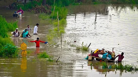 യമുനാ നദി കര കവിഞ്ഞതോടെ വെള്ളത്തിൽ മുങ്ങിയ പ്രദേശം.