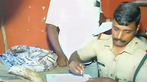 എറണാകുളത്ത് ആനക്കൊമ്പുമായി നാലുപേർ പിടിയിൽ