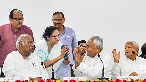രണ്ടാം പ്രതിപക്ഷ സമ്മേളനത്തിന് ഇന്ന് തുടക്കം; ആദ്യ ദിനം പവാറെത്തില്ല, സുപ്രിയ സുലെ പങ്കെടുക്കും