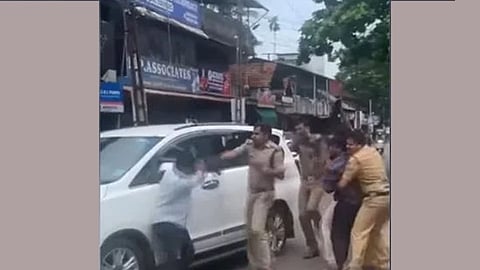 മന്ത്രി ശിവൻകുട്ടിക്കു നേരെ എംഎസ്എഫ് പ്രവർത്തകരുടെ കരിങ്കൊടി പ്രതിഷേധം