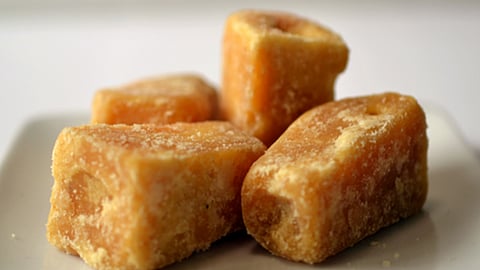 കൃത്രിമ നിറം ചേർത്ത ശർക്കര വിറ്റു; കടയുടമയ്ക്ക് തടവും 2 ലക്ഷം രൂപ പിഴയും