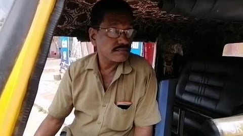 ഓട്ടോ റിക്ഷ ഡ്രൈവർക്ക് ഹെൽമറ്റ് വയ്ക്കാത്തതിന് പിഴ