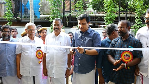 പൊതുമരാമത്ത്, ടൂറിസം മന്ത്രി അഡ്വ. പി എ മുഹമ്മദ് റിയാസ് ഉദ്ഘാടനം ചെയ്യുന്നു. മുന് മന്ത്രി എം വി ഗോവിന്ദന് മാസ്റ്റര് , വികെസി ചാരിറ്റബിള് ഫൗണ്ടേഷന് മാനേജിങ് ചെയര്മാന് വികെസി മമ്മദ് കോയ തുടങ്ങിയവര് സമീപം.