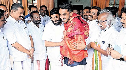 പുതുപ്പള്ളിയിൽ
പ്രചരണത്തിനിറങ്ങാൻ മന്ത്രിമാരും; വികസന സദസുകൾ പ്രധാന വേദികളാവും