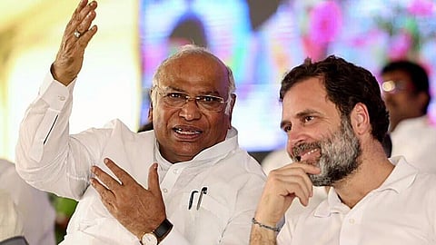 മല്ലികാർജുൻ ഖാർഗെയും രാഹുൽ ഗാന്ധിയും.