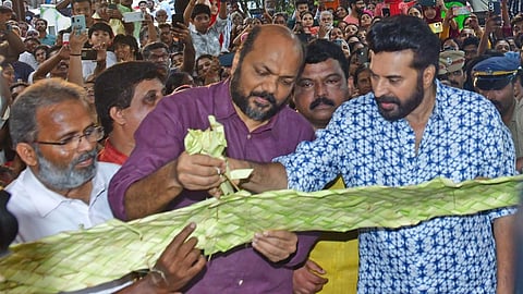 കാർഷികോത്സവം മന്ത്രി പി. രാജീവിന്റെ സാന്നിധ്യത്തിൽ നടൻ മമ്മൂട്ടി ഉദ്ഘാടനം ചെയ്യുന്നു.