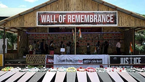 മണിപ്പൂർ കലാപത്തിൽ കൊല്ലപ്പെട്ടവരെ അടക്കം ചെയ്യാനായി സൂക്ഷിച്ചിരുന്ന ശവപ്പെട്ടികൾ