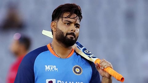 ഋഷഭ് പന്തിനു സസ്പെഷൻ; ആർസിബിക്കെതിരേ കളിക്കാനാവില്ല