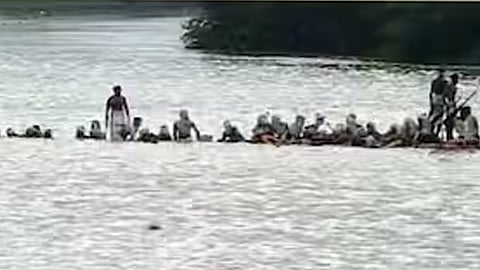 അപകടത്തിൽപ്പെട്ട പള്ളിയോടം