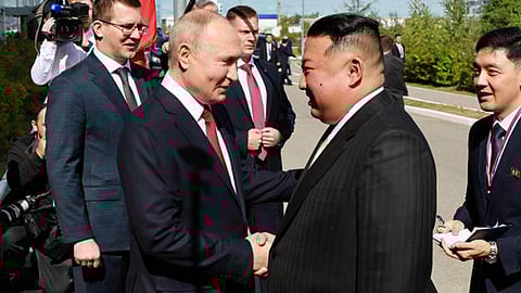 റഷ്യൻ പ്രസിഡന്റ് വ്ളാദിമിർ പുടിനും ഉത്തരകൊറിയൻ നേതാവ് കിം ജോങ് ഉന്നും.