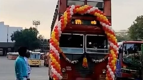 double ducker bus