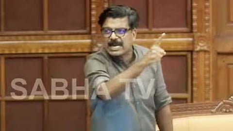 കരുവന്നൂര് ബാങ്ക് തട്ടിപ്പ് റിമാന്ഡ് റിപ്പോർട്ടുമായി കുഴൽനാടന്; മൈക്ക് ഓഫ് ചെയ്ത് സ്പീക്കർ