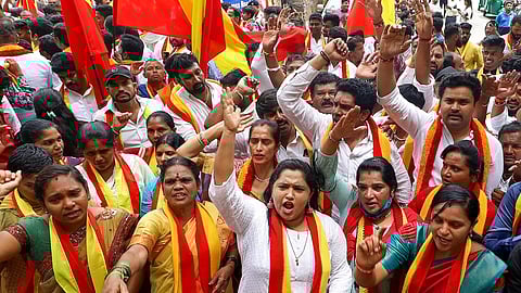 പ്രതിഷേധിക്കുന്നവർ