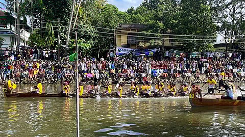 പറവൂർ മുസിരിസ് ജലോത്സവം ബി ഗ്രേഡ് ഫൈനലിൽ ഗോതുരുത്ത് വള്ളം വിജയത്തിലേക്ക്.