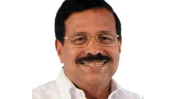 ചലച്ചിത്ര നിർമാതാവ് പി.വി. ഗംഗാധരൻ അന്തരിച്ചു