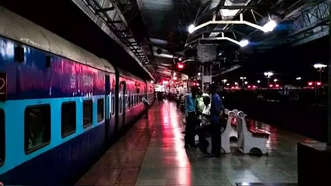 mumbai local train man pushes student out ladies coach panvel