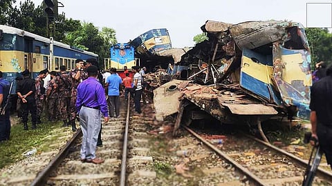 ബംഗ്ലാദേശില് ട്രെയിനുകള് കൂട്ടിയിടിച്ച് 20 മരണം; നിരവധിപേര്ക്ക് പരുക്ക്