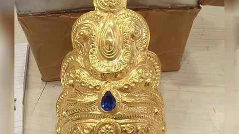 ഗുരുവായൂരപ്പനും അയ്യപ്പനും വഴിപാടായി 45 പവന് തൂക്കമുള്ള പൊന്നിന് കിരീടം