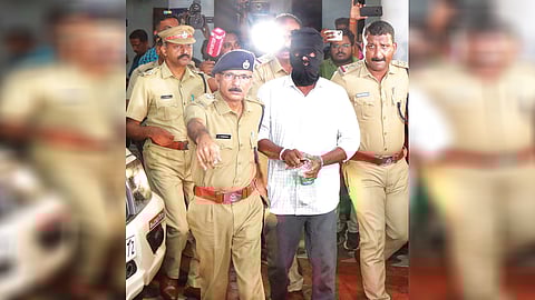 മാർട്ടിന്റെ പെരുമാറ്റം പരിശീലനം ലഭിച്ചവരെ പോലെ: അവസാനിക്കാത്ത ദുരൂഹത