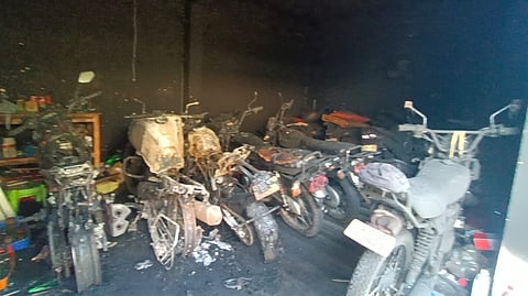 തീപിടിത്തമുണ്ടായ വർക്ക് ഷോപ്പ്