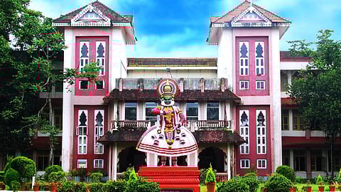 കുസാറ്റ് ചുറ്റുമതില് നിര്മാണവും യാത്രാ നിയന്ത്രണവും: പൊതുജനങ്ങളുടെ ആശങ്കകള് അകറ്റുമെന്ന് സിന്ഡിക്കേറ്റ്