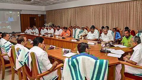 മുഖ്യമന്ത്രിയുടെ അധ്യക്ഷതയിൽ ചേർന്ന സർവകക്ഷിയോഗം