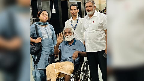 രവീന്ദ്രൻ മകൾ നിർമിതയ്ക്കും മരുമകൻ ജ്യോതികുമാറിനും ഒപ്പം