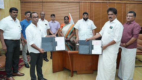 കാപ്കോസ് ആധുനിക റൈസ് മില്ല് ഒരു വര്ഷത്തിനുള്ളില്; ഊരാളുങ്കലുമായി കരാര് ഒപ്പുവെച്ചു