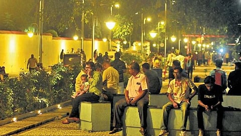 മാനവീയം വീഥിയിൽ നൈറ്റ് ലൈഫ് വേണ്ട: രാത്രി 12 കഴിഞ്ഞാൽ ആളുകൾ ഒഴിഞ്ഞ് പോകണമെന്ന് നിർദേശം