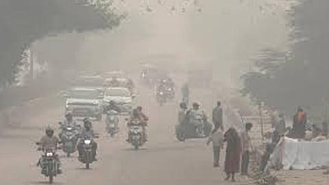 വ്യാപക പടക്കംപൊട്ടിക്കൽ; ഡൽഹിയിലെ വായു വീണ്ടും അപകടാവസ്ഥയിൽ