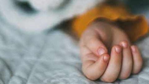 വീട്ടുമുറ്റത്ത് കളിക്കുന്നതിനിടെ കാറിനടിയിൽപ്പെട്ട് ഒന്നര വയസുകാരന് ദാരുണാന്ത്യം