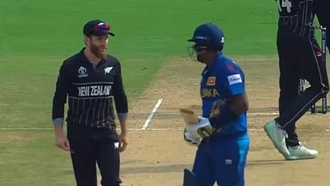 ഹെല്മെറ്റൊക്കെ ശരിയാണല്ലോ ല്ലേ..? മാത്യൂസിനെ ഗ്രൗണ്ടില് ട്രോളി വില്ലി