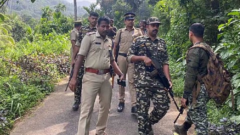 മാവോയിസ്റ്റുകൾക്കായി പൊലീസ് തെരച്ചിൽ നടത്തുന്നു