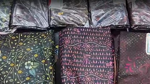 സ്വർണലായനിയിൽ മുക്കിയ ലുങ്കികൾ; രാജ്യാന്തര വിമാനത്താവളത്തിൽ 2 കോടിയുടെ സ്വർണം പിടികൂടി