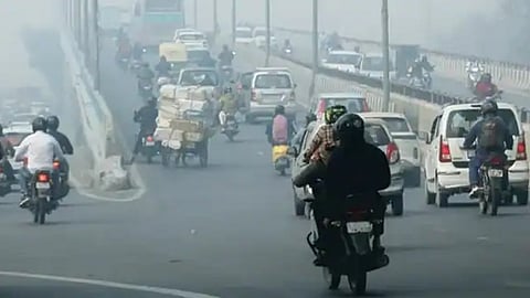 ഡൽഹിയിൽ വായു ഗുണനിലവാരം ഗുരുതരാവസ്ഥയിൽ; കർശന നടപടിക്ക് സർക്കാർ