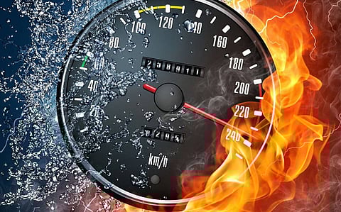 അമിത വേഗം പ്രധാന വില്ലൻ, ഹെൽമറ്റിൽ വിട്ടുവീഴ്ചയരുത്| മുഖപ്രസംഗം