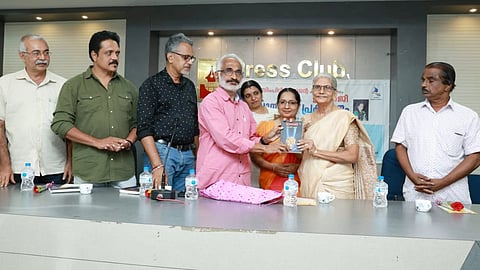 സിംപിൾ ചന്ദ്രന്റെ 'ഇമോജി' പ്രകാശിതമായി