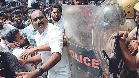 കെഎസ്യു മാർച്ചിൽ സംഘർഷം; ലാത്തിയടിയിൽ നിരവധി പേർക്ക് പരുക്ക്