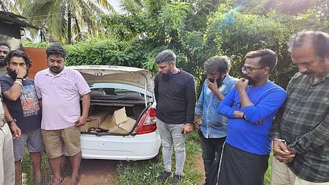 വ്യാജമദ്യവുമായി അറസ്റ്റിലായ പ്രതികൾ