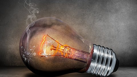 ബോർഡിന്റെ കെടുകാര്യസ്ഥതയ്ക്ക് ജനങ്ങളെ പിഴിയണോ | Electricity board punishes people for it's own fault