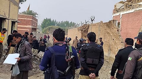 ഭീകരാക്രമണം നടന്ന പ്രദേശത്ത് പരിശോധന നടത്തുന്നു