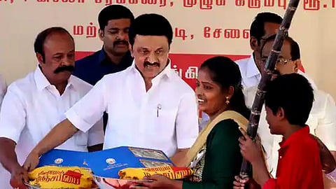 TN CM announces 1000 rs with food kit as pongal gift