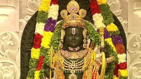 അയോധ്യയിൽ പ്രതിഷ്ഠിച്ച രാം ലല്ല വിഗ്രഹം.