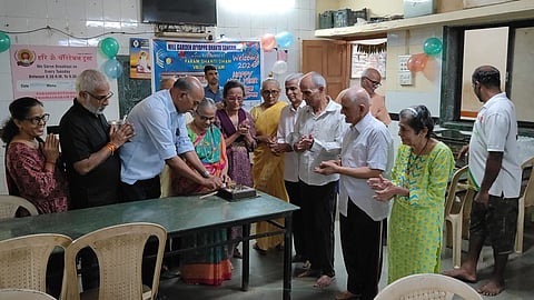 ഹിൽ ഗാർഡൻ അയപ്പഭക്തസംഘത്തിന്റെ പുതുവർഷ ആഘോഷം വൃദ്ധസദനത്തിൽ